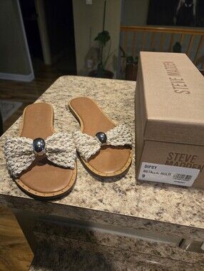 EUC STEVE MADDEN DISPY METALLIC SANDALS SIZE 9M